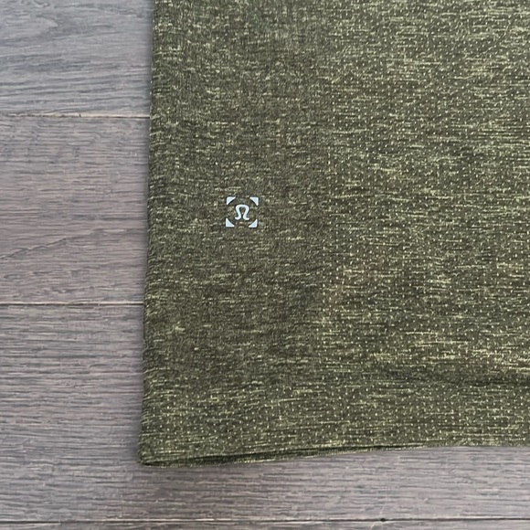 Lululemon V-neck Metal Vent Tech Short Sleeve V 2.0 - Picture 3 of 5